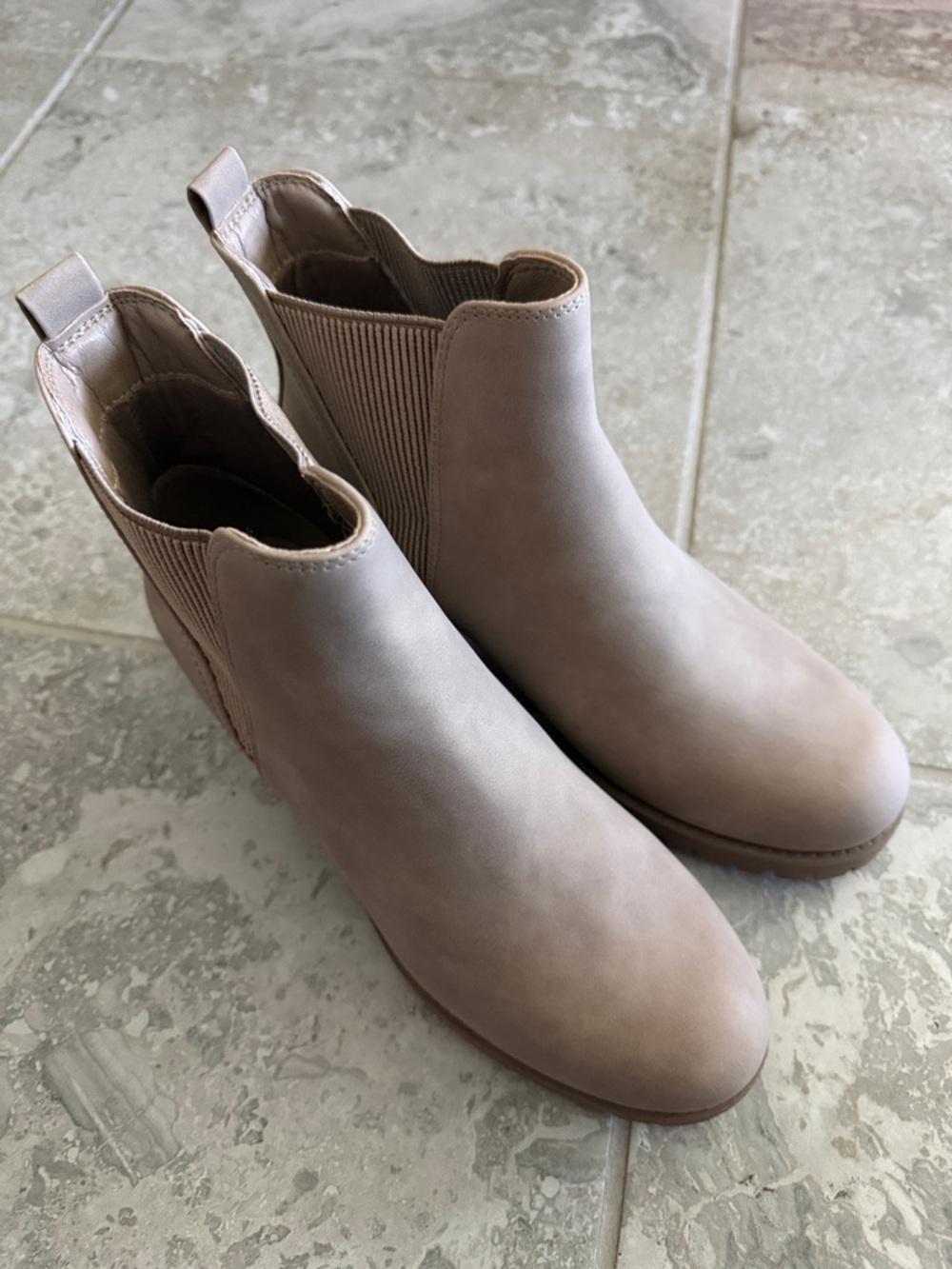 MIA Jody Chelsea Ankle Boots in Taupe, Size 8.5 Wide Fit, New in Box - Picture 4 of 8